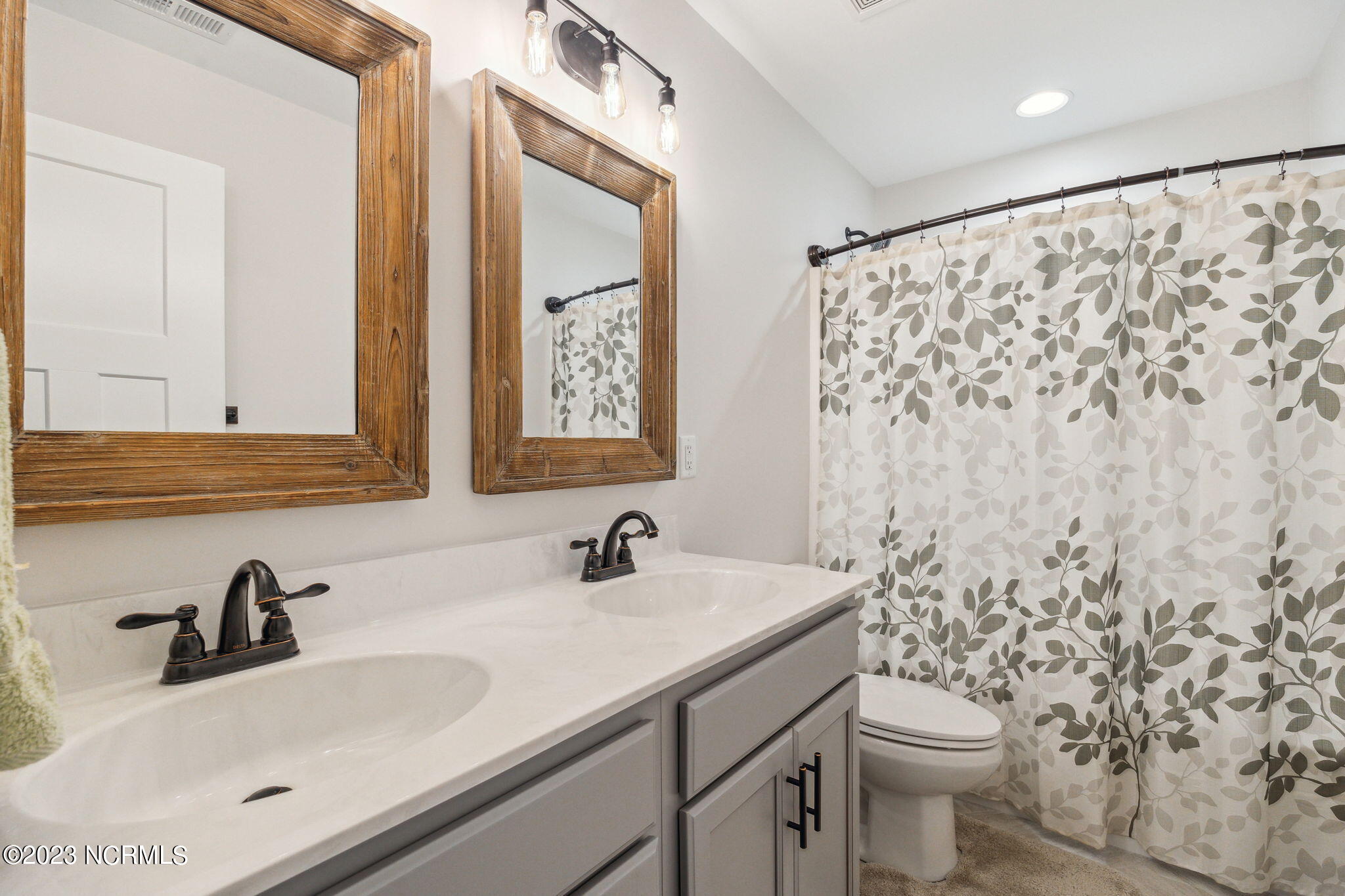 6 Starlit Court Pinehurst, NC 28374 - Photo 24 of 41 Upstairs Bathroom