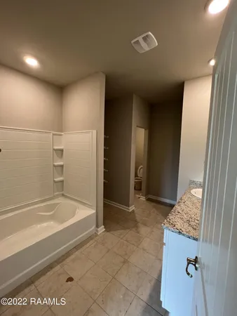 $2,600 | 213 Garden Oaks Avenue, Youngsville, LA 70592