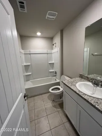 $2,600 | 213 Garden Oaks Avenue, Youngsville, LA 70592