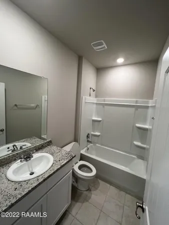 $2,600 | 213 Garden Oaks Avenue, Youngsville, LA 70592