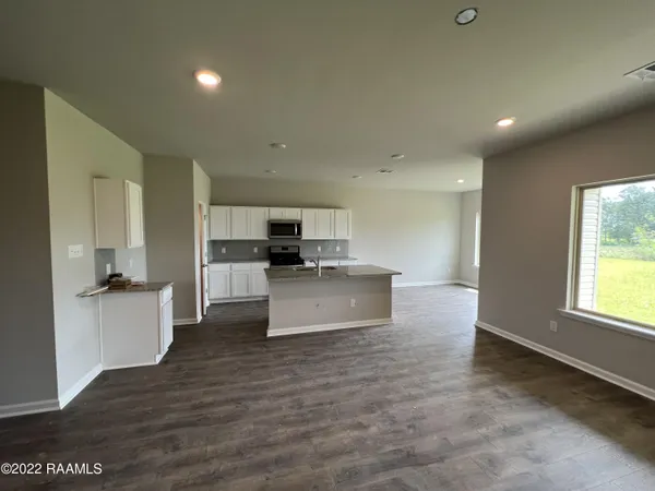 $2,600 | 213 Garden Oaks Avenue, Youngsville, LA 70592
