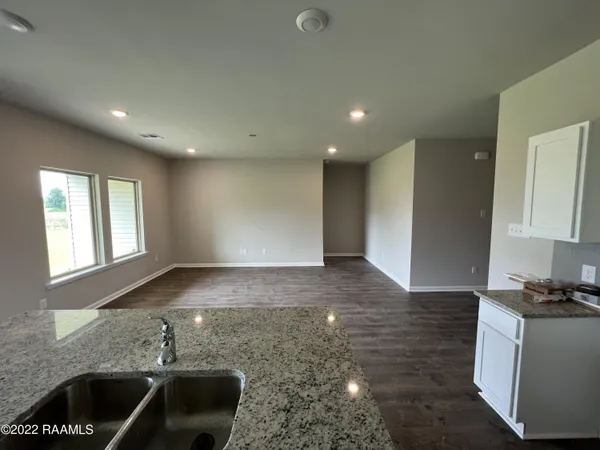 $2,600 | 213 Garden Oaks Avenue, Youngsville, LA 70592