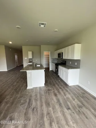 $2,600 | 213 Garden Oaks Avenue, Youngsville, LA 70592