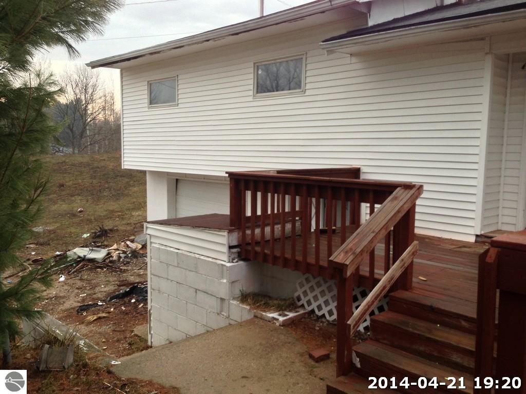 388 West River Road Traverse City, MI 49696 - Photo 4 of 19 1784674-3.JPG