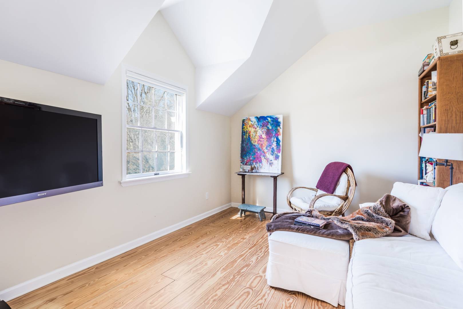 40 Williams Way Bridgehampton, NY 11932 - Photo 16 of 17 a living room with furniture a flat screen tv and a window
