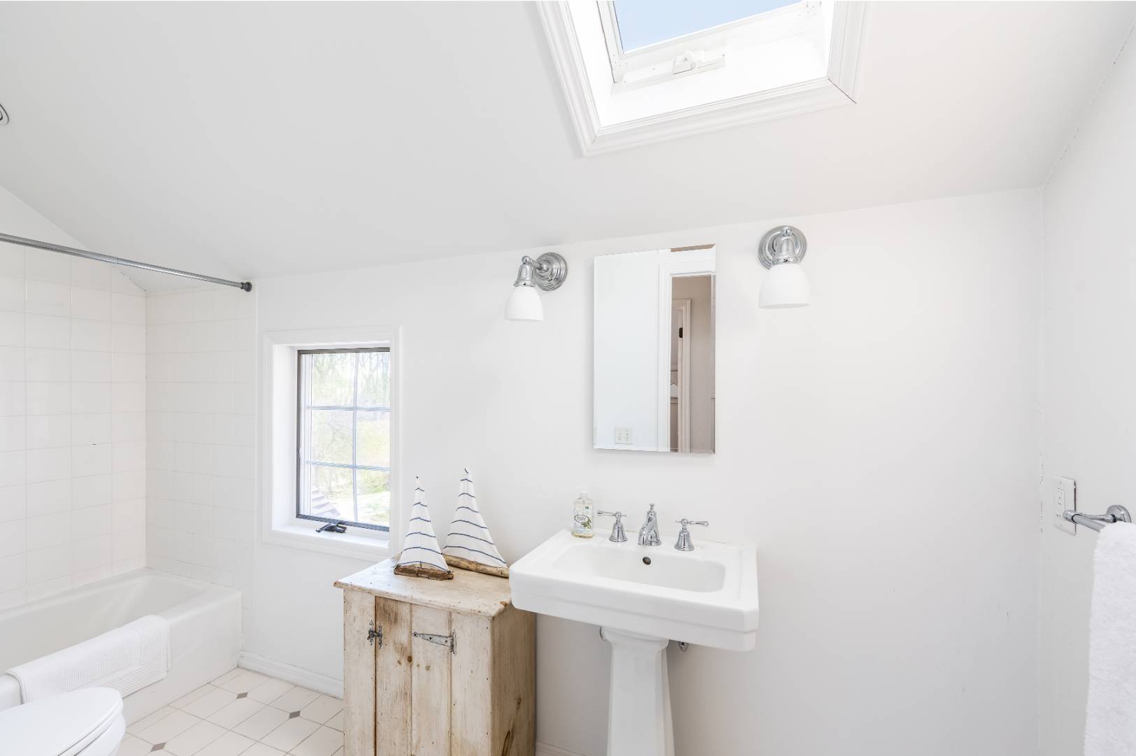 40 Williams Way Bridgehampton, NY 11932 - Photo 17 of 17 a bathroom with a sink a toilet and a mirror
