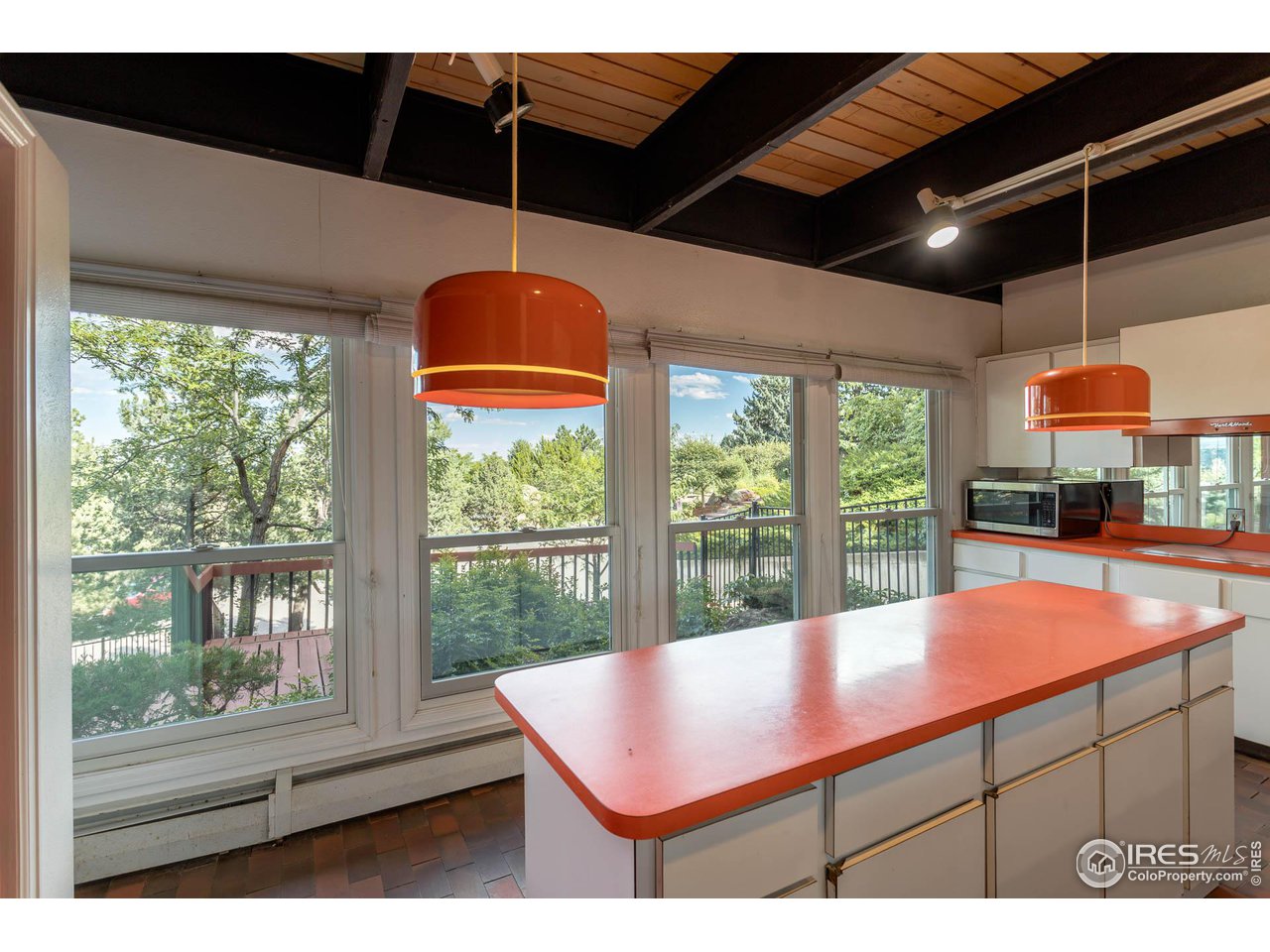 805 Circle Drive Boulder, CO 80302 - Photo 15 of 39 Kitchen with views
