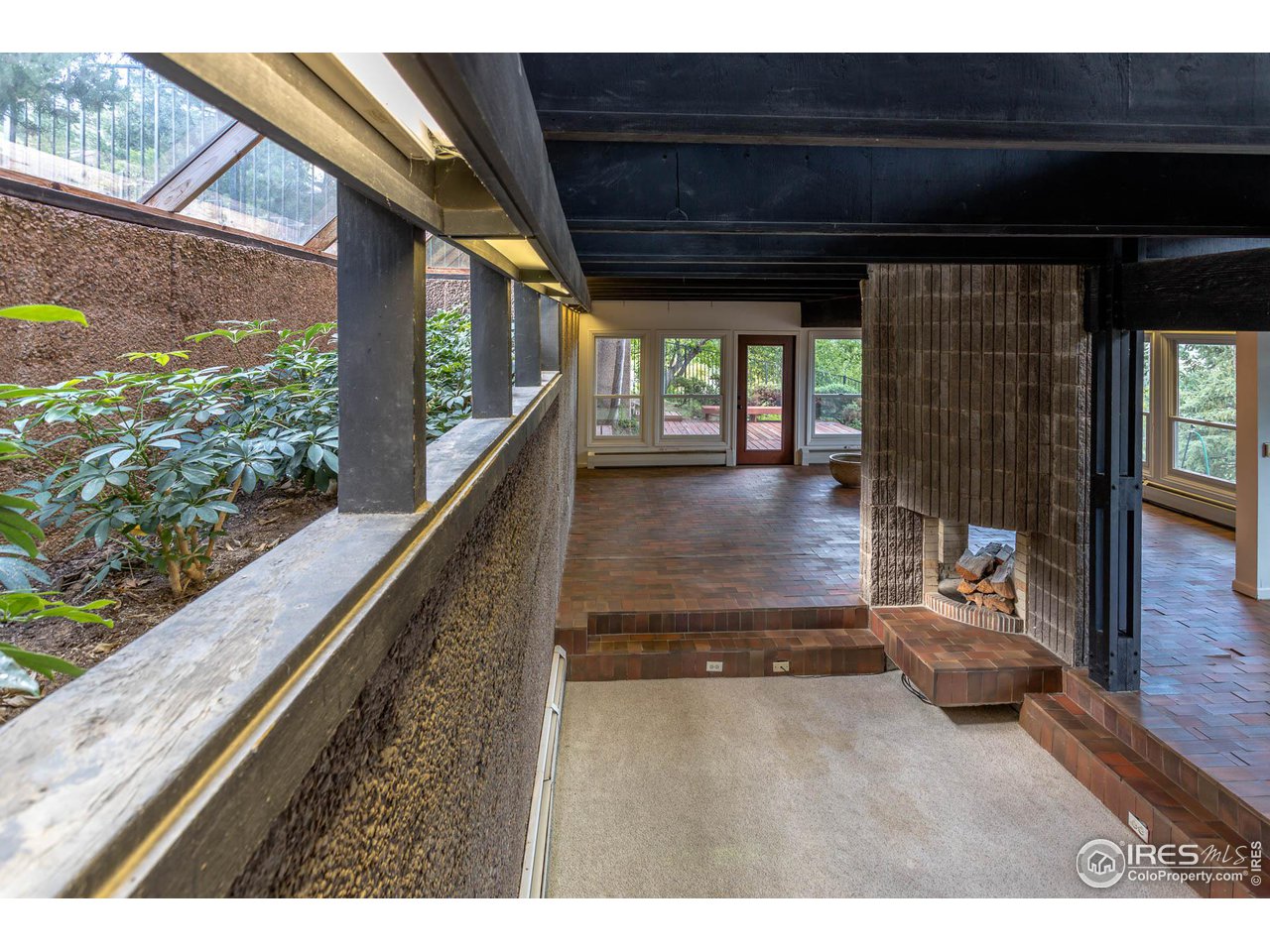 805 Circle Drive Boulder, CO 80302 - Photo 9 of 39 Living room