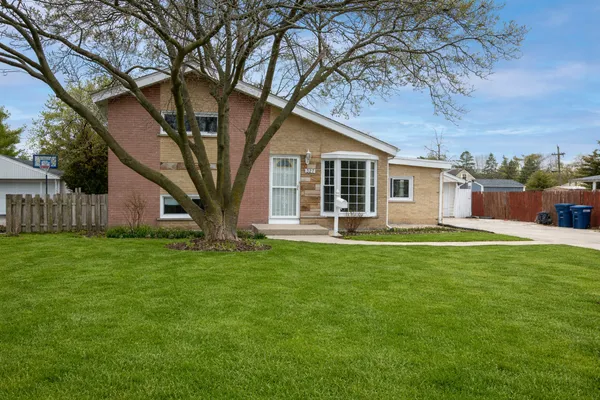 $388,000 | 327 Morse Drive, Northlake, IL 60164