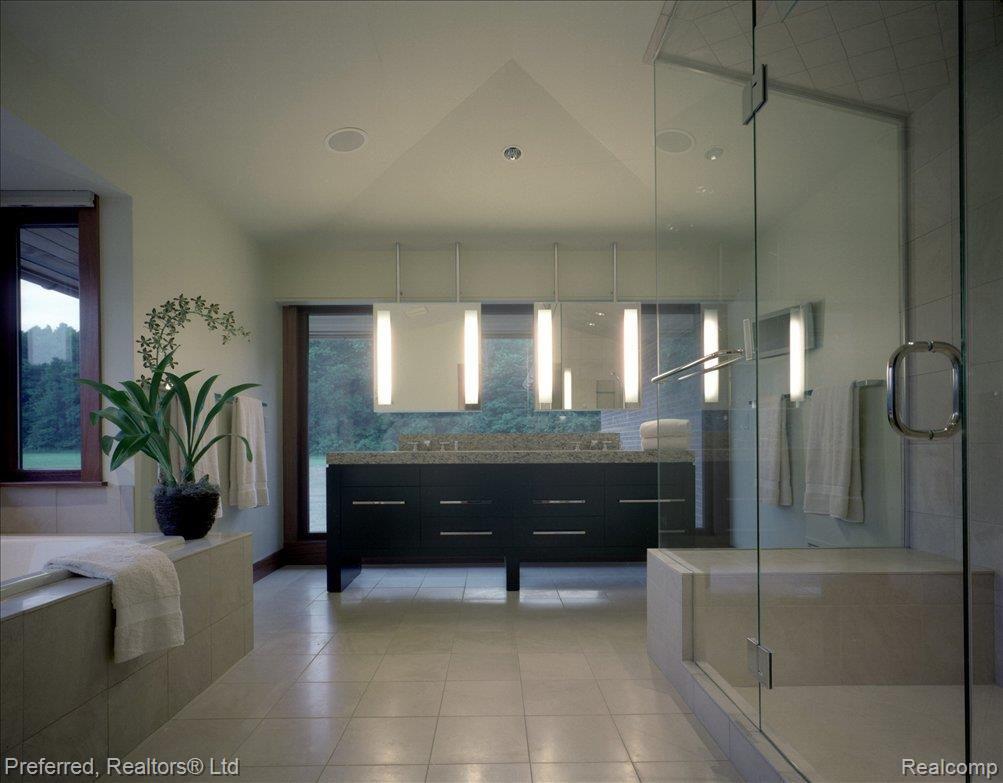 10470 Warren Road Plymouth, MI 48170 - Photo 16 of 18 Master Bath