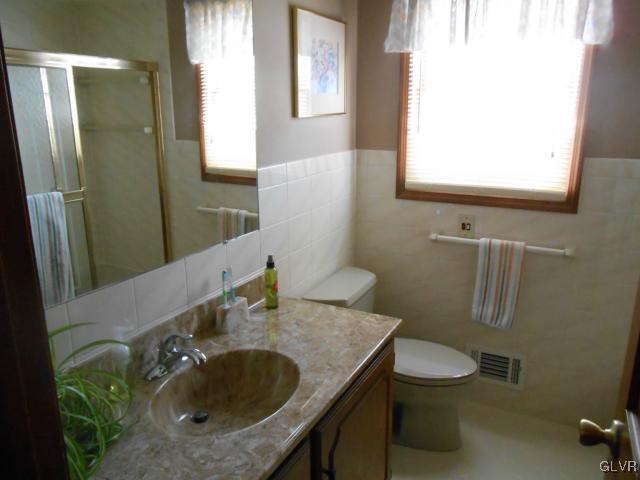 250 Ridgewood Road Easton, PA 18045 - Photo 18 of 21 a bathroom with a sink toilet and mirror