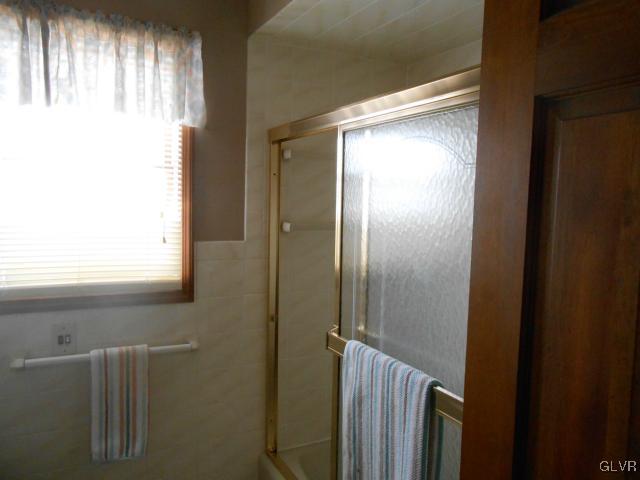 250 Ridgewood Road Easton, PA 18045 - Photo 19 of 21 a bathroom with a glass shower door