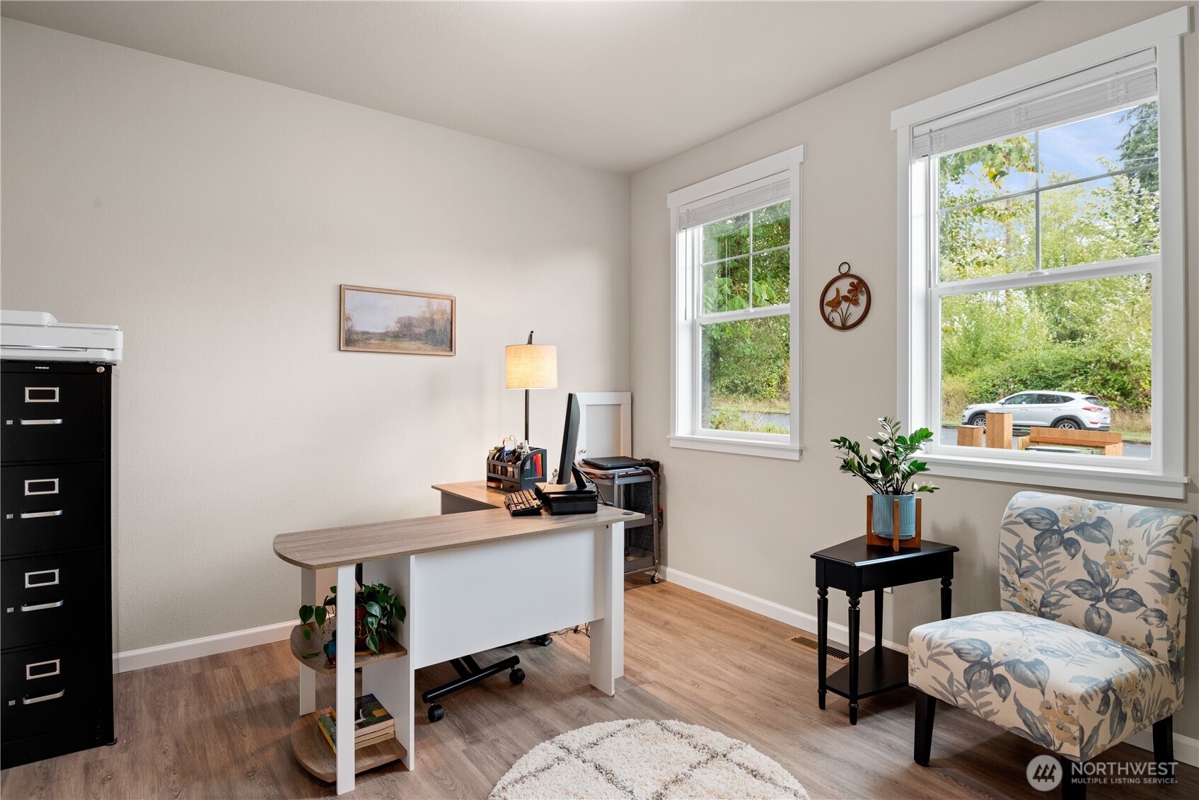 175 Shoreview Drive Kelso, WA 98626 - Photo 14 of 35 a living room with furniture and a window