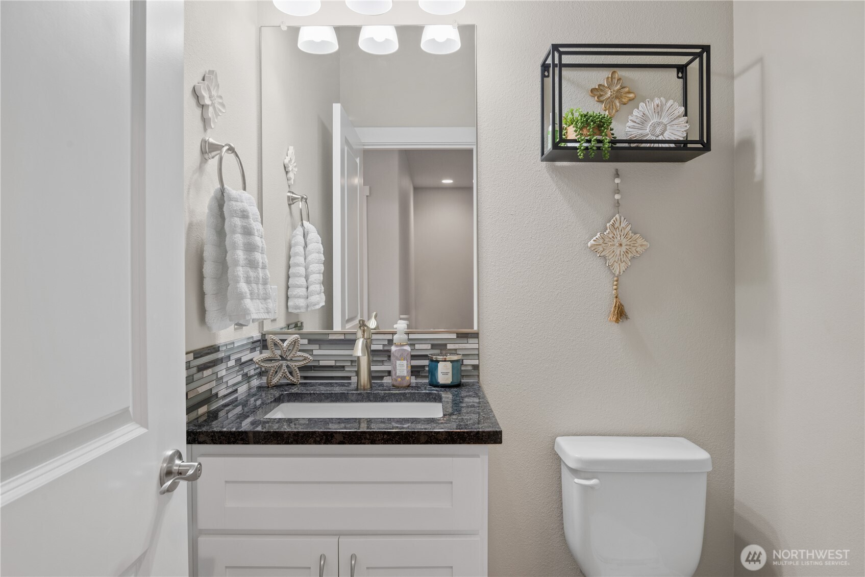175 Shoreview Drive Kelso, WA 98626 - Photo 18 of 35 a bathroom with a granite countertop sink and a mirror