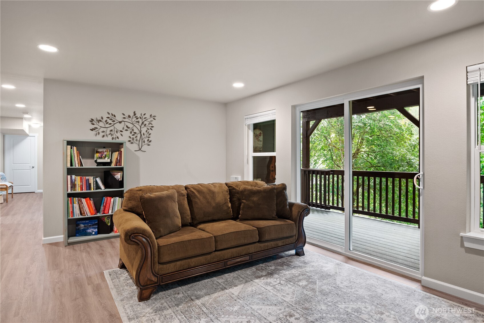 175 Shoreview Drive Kelso, WA 98626 - Photo 23 of 35 a living room with furniture and a book shelf