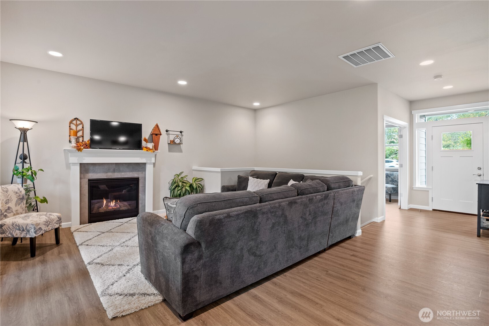 175 Shoreview Drive Kelso, WA 98626 - Photo 5 of 35 a living room with furniture and a fireplace