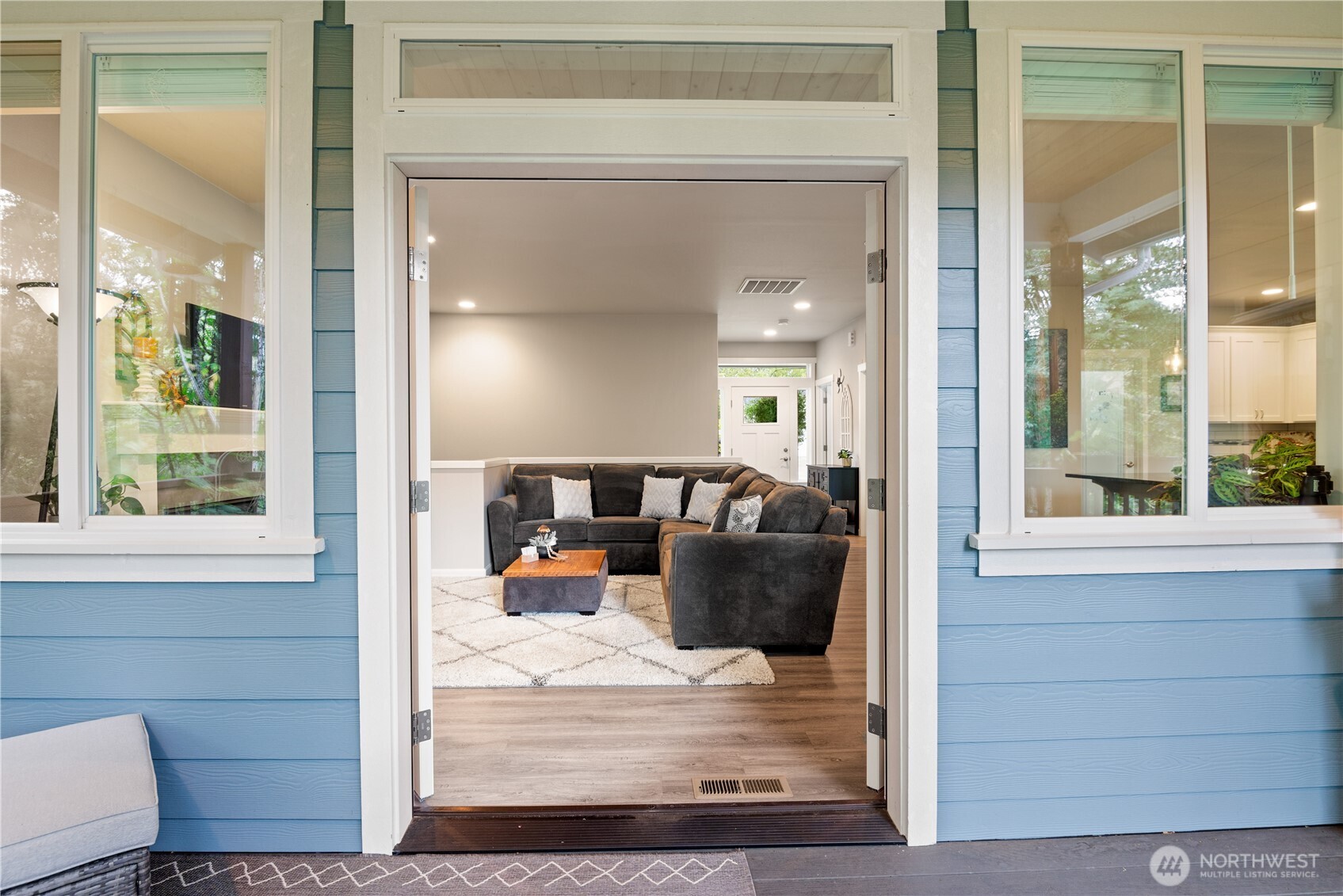 175 Shoreview Drive Kelso, WA 98626 - Photo 7 of 35 a view of living room and window