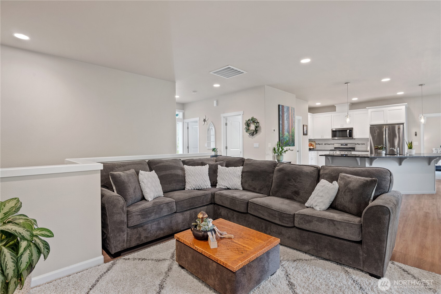 175 Shoreview Drive Kelso, WA 98626 - Photo 9 of 35 a living room with furniture and kitchen view