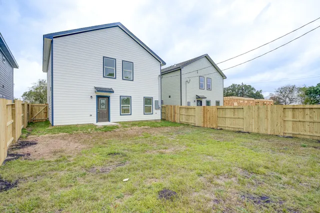 $2,000 | 410 North 4th Street, Beasley, TX 77417