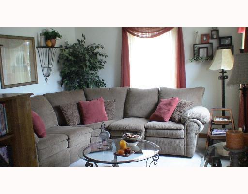 1447 Cathell Road Baldwin, PA 15236 - Photo 4 of 8 Living Room.