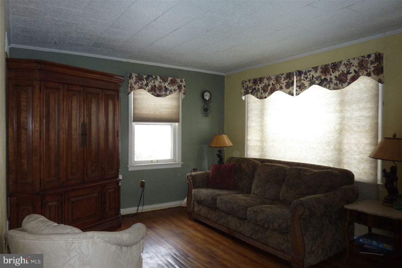 208 Greystone Road York, PA 17402 - Photo 3 of 19 Gallery Image 3
