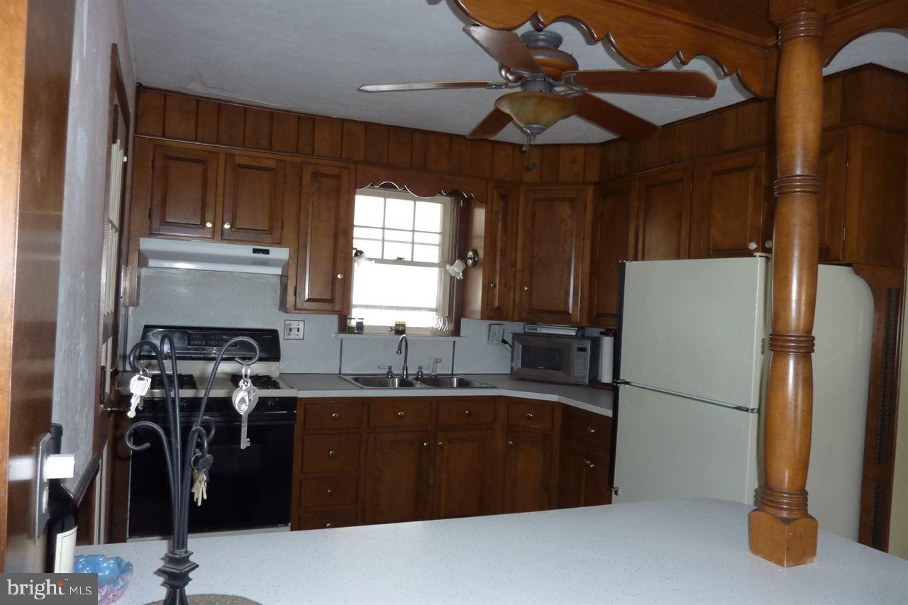 208 Greystone Road York, PA 17402 - Photo 6 of 19 Gallery Image 6