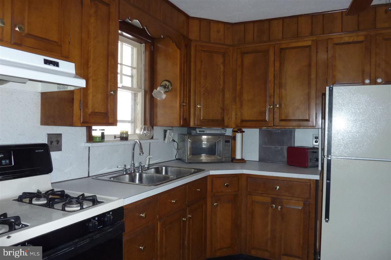 208 Greystone Road York, PA 17402 - Photo 7 of 19 Gallery Image 7