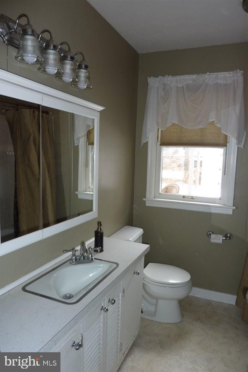 208 Greystone Road York, PA 17402 - Photo 8 of 19 Gallery Image 8