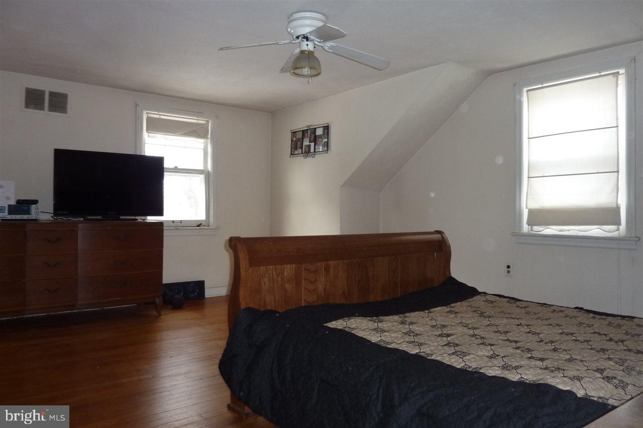 208 Greystone Road York, PA 17402 - Photo 10 of 19 Gallery Image 10