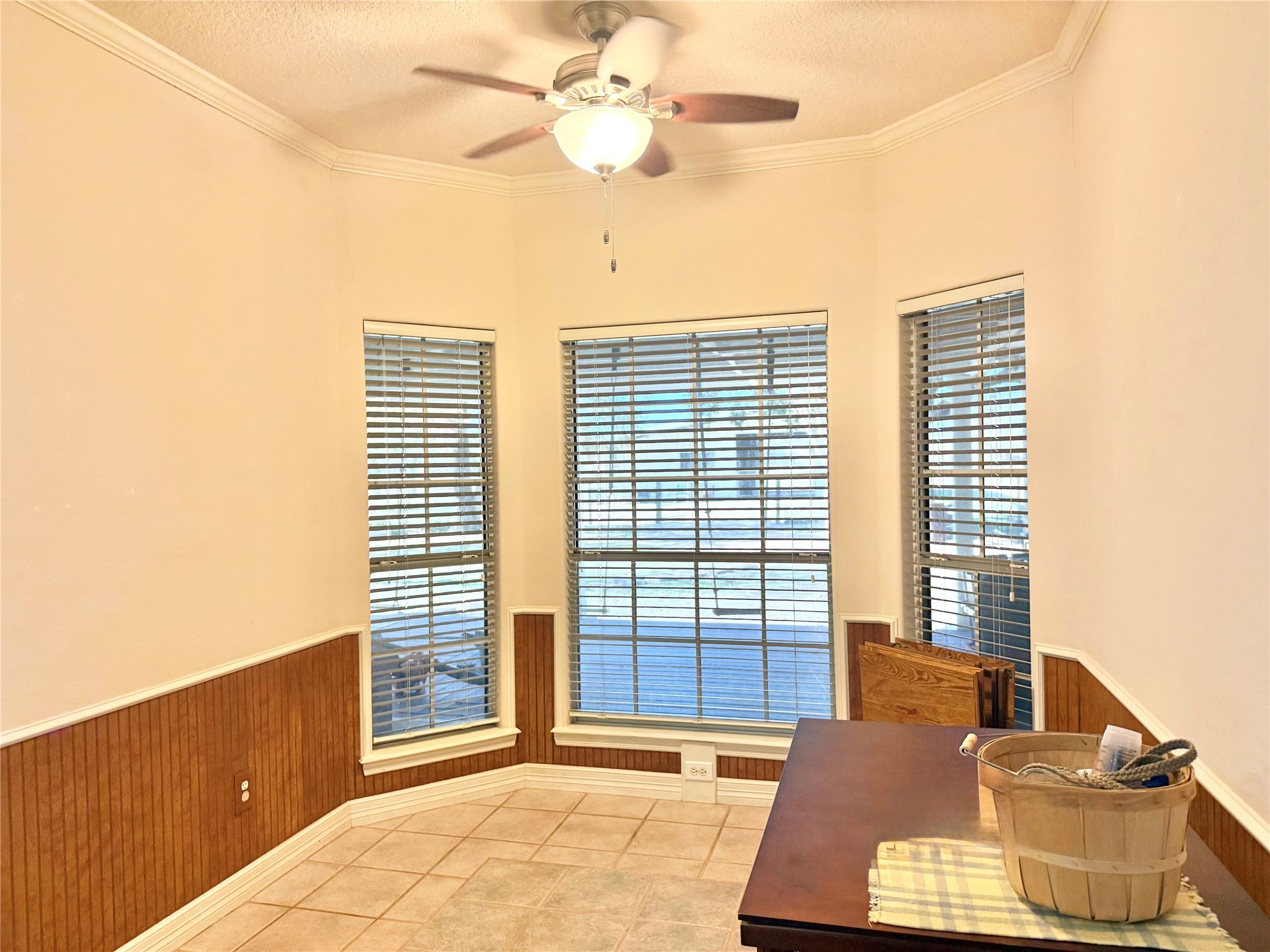 1110 Robinson Road La Porte, TX 77571 - Photo 11 of 41 breakfast area