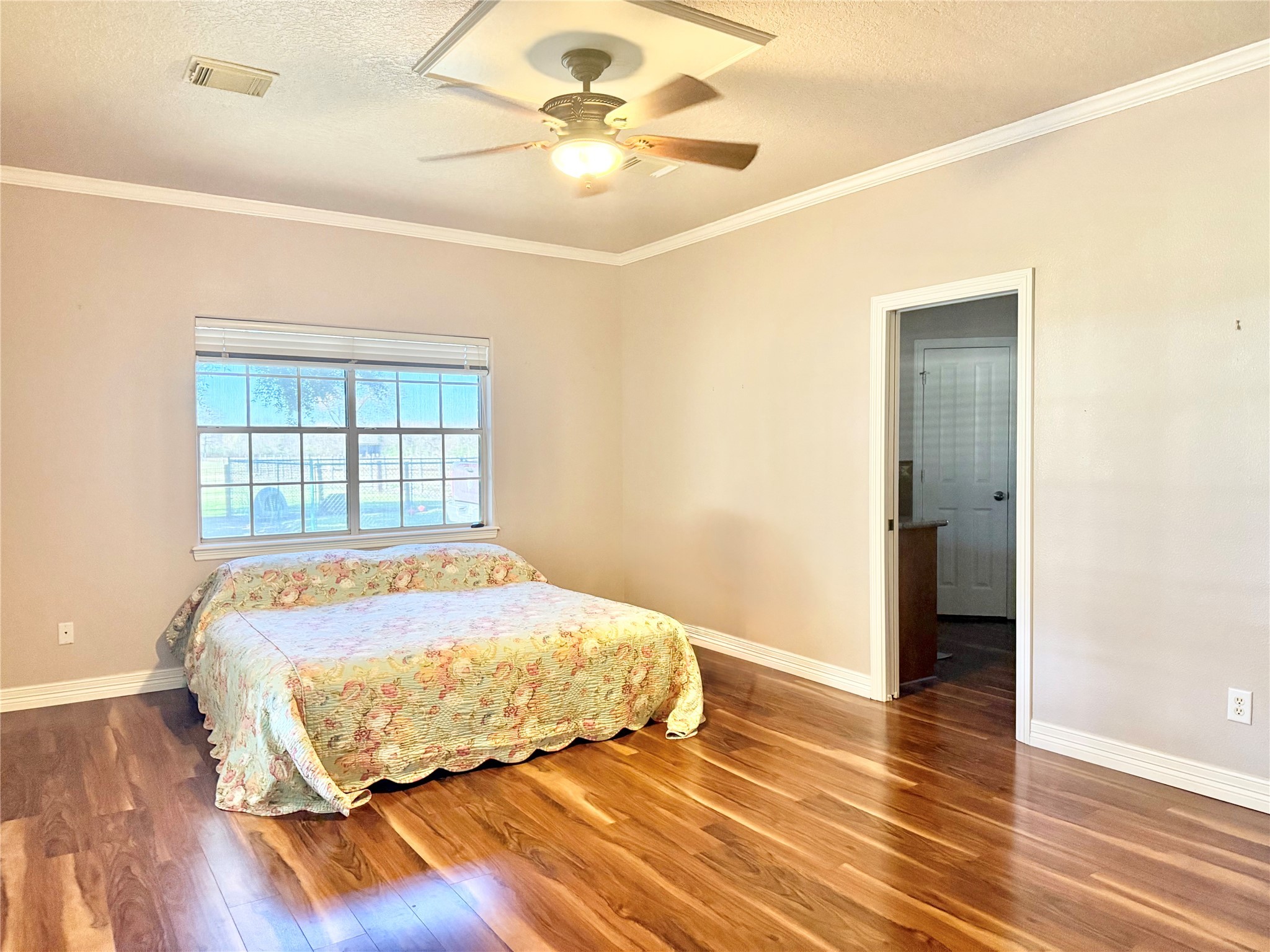 1110 Robinson Road La Porte, TX 77571 - Photo 14 of 41 primary bedroom