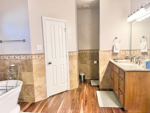 $715,000 | 1110 Robinson Road, La Porte, TX 77571