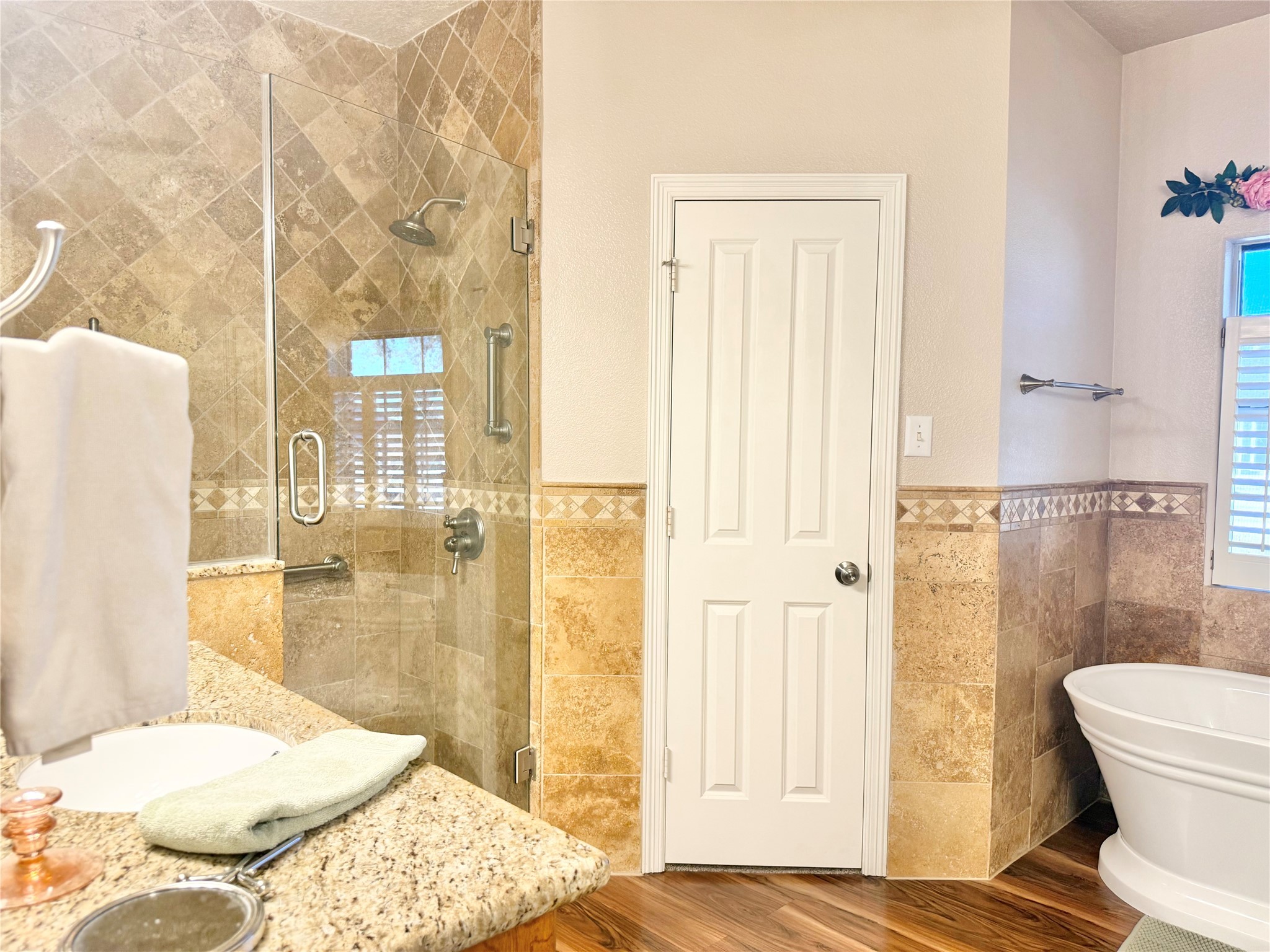 1110 Robinson Road La Porte, TX 77571 - Photo 17 of 41 shower and soaking tub