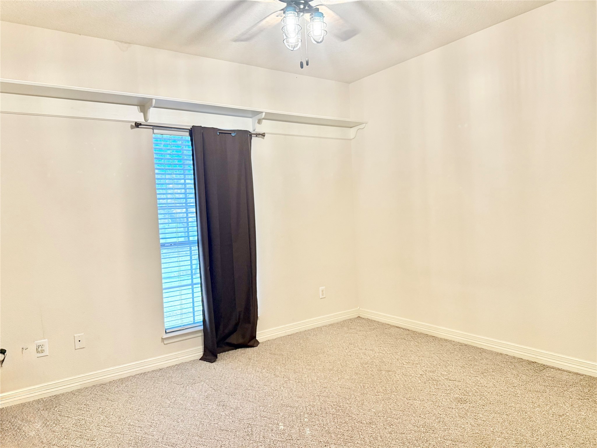 1110 Robinson Road La Porte, TX 77571 - Photo 20 of 41 secondary bedroom