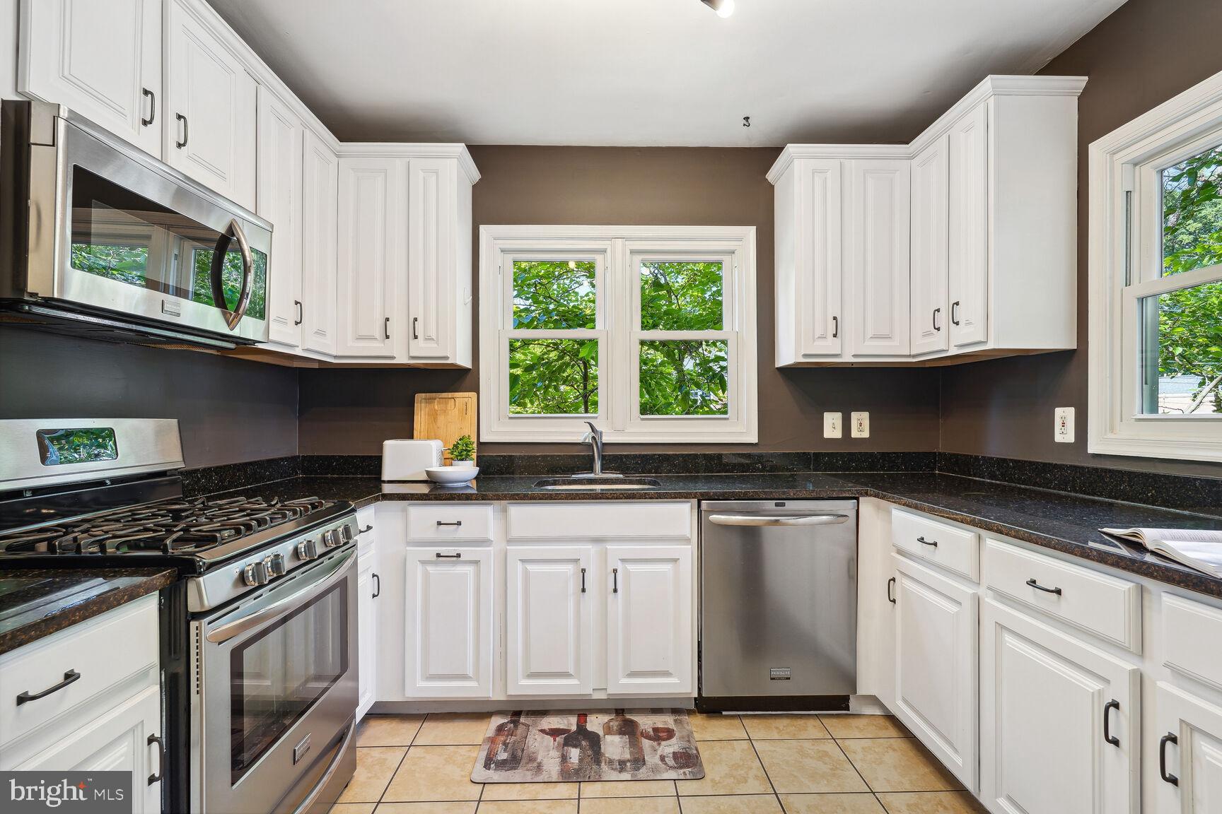 691 West Glebe Road Alexandria, VA 22305 - Photo 12 of 29 Kitchen with stainless steel appliances