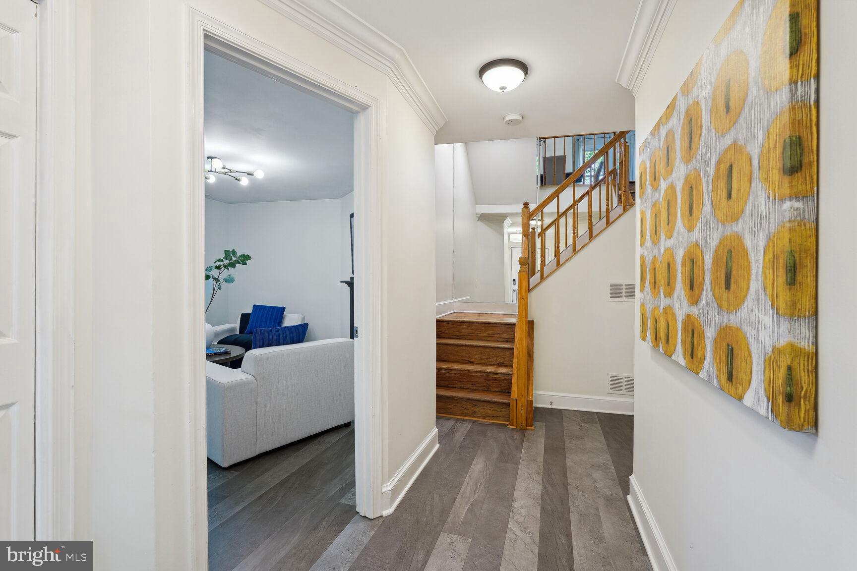 691 West Glebe Road Alexandria, VA 22305 - Photo 2 of 29 Welcoming foyer