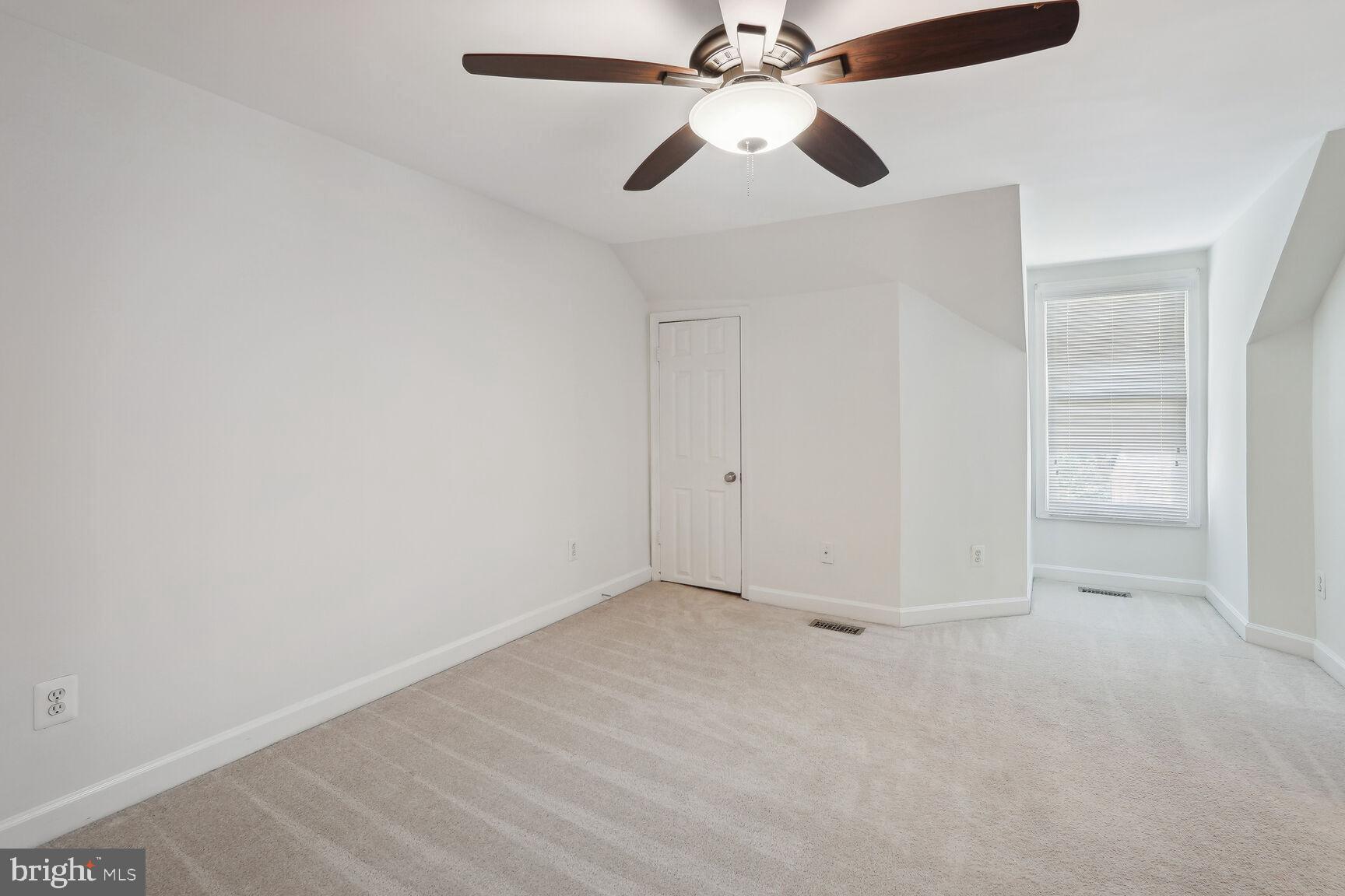 691 West Glebe Road Alexandria, VA 22305 - Photo 23 of 29 3rd large bedroom on upper level with great closet