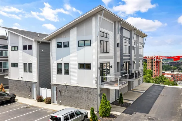 $1,950 | 631 Fairview Avenue Northeast, Unit : 1, Grand Rapids, MI 49503