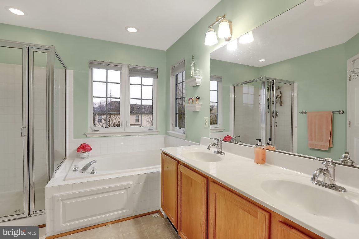1744 Castle Rock Road Frederick, MD 21701 - Photo 18 of 24 Bath (Master)
