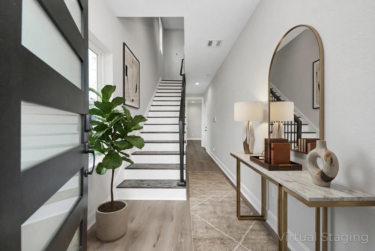 1605 Sylvester Road Houston, TX 77009 - Photo 2 of 15 Entry