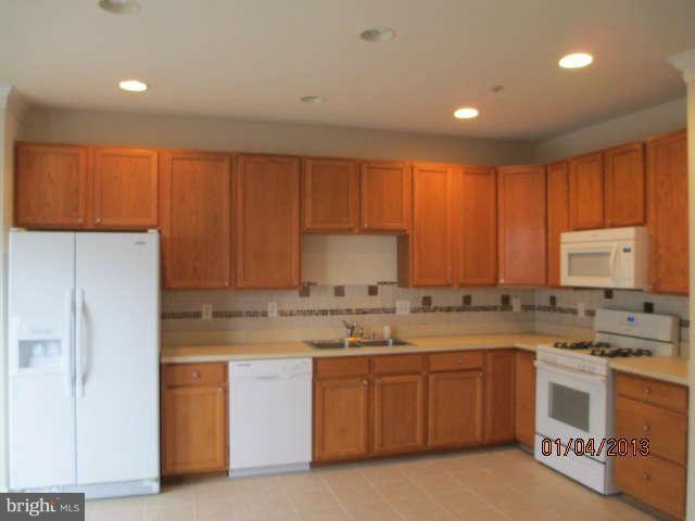 868 Lowe Road Baltimore, MD 21220 - Photo 3 of 8 Kitchen