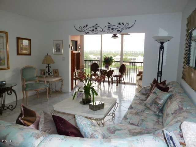 14460 Strathmore Lane, Unit 707 Delray Beach, FL 33446 - Photo 7 of 12 sathmore 707 living room