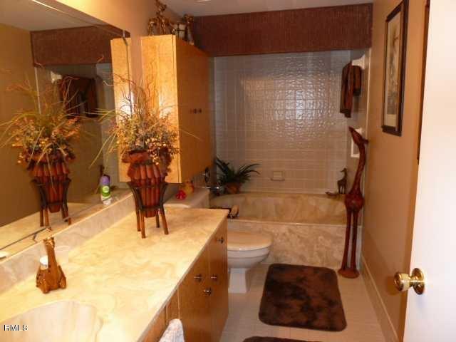 14460 Strathmore Lane, Unit 707 Delray Beach, FL 33446 - Photo 9 of 12 strathmore master bath