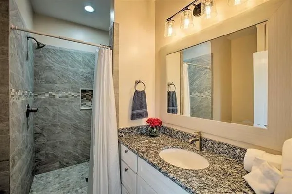 $2,500 | 272 Lakeview Drive, Unit B, Slidell, LA 70458