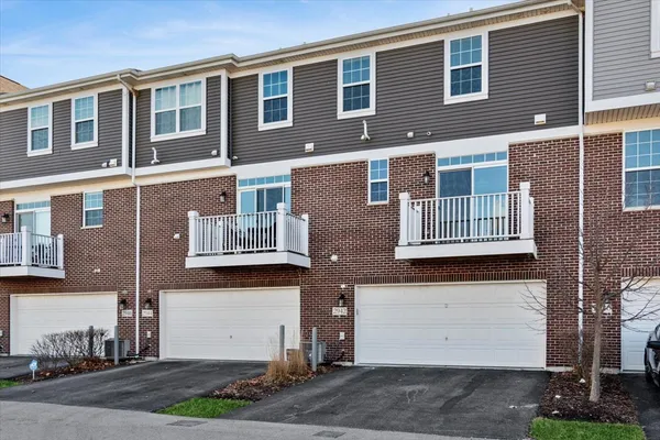 $2,775 | 2942 Madison Drive, Naperville, IL 60564