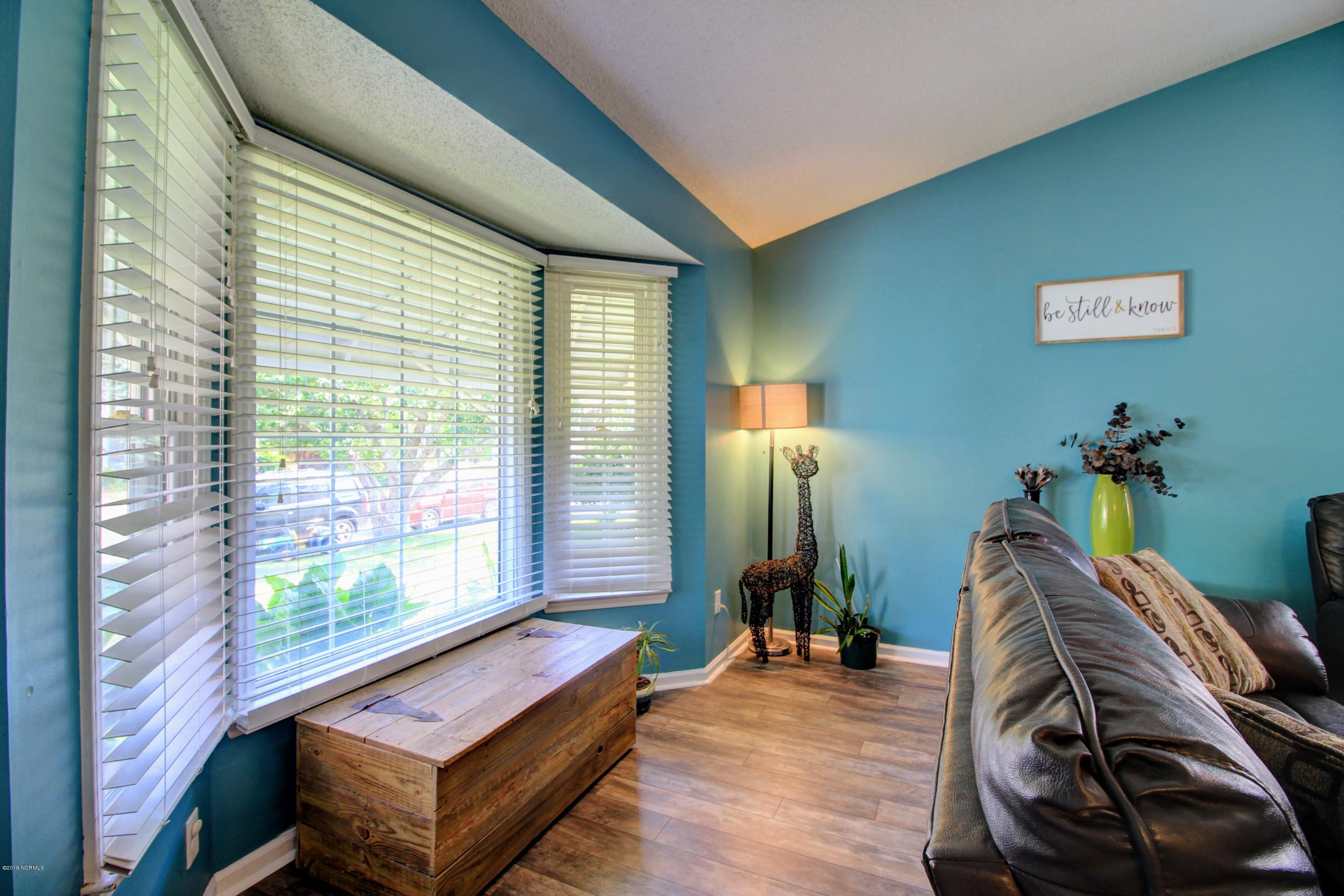 3008 Old Gate Road Morehead City, NC 28557 - Photo 8 of 24 Living Room