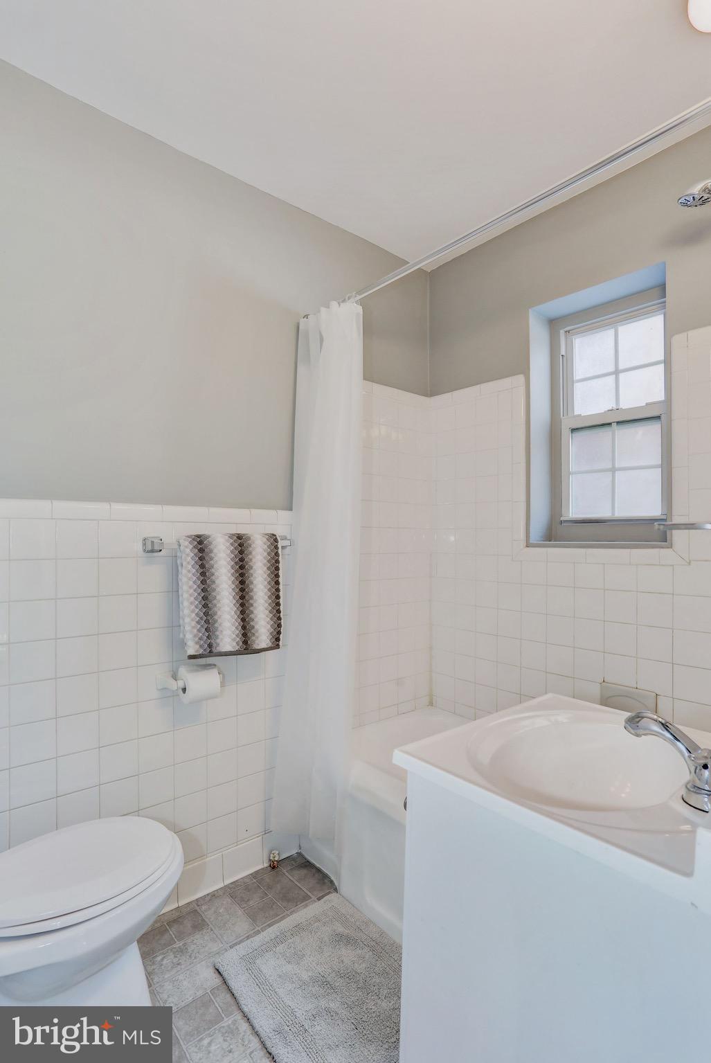 5310 8th Road South, Unit 1 Arlington, VA 22204 - Photo 19 of 25 Bath