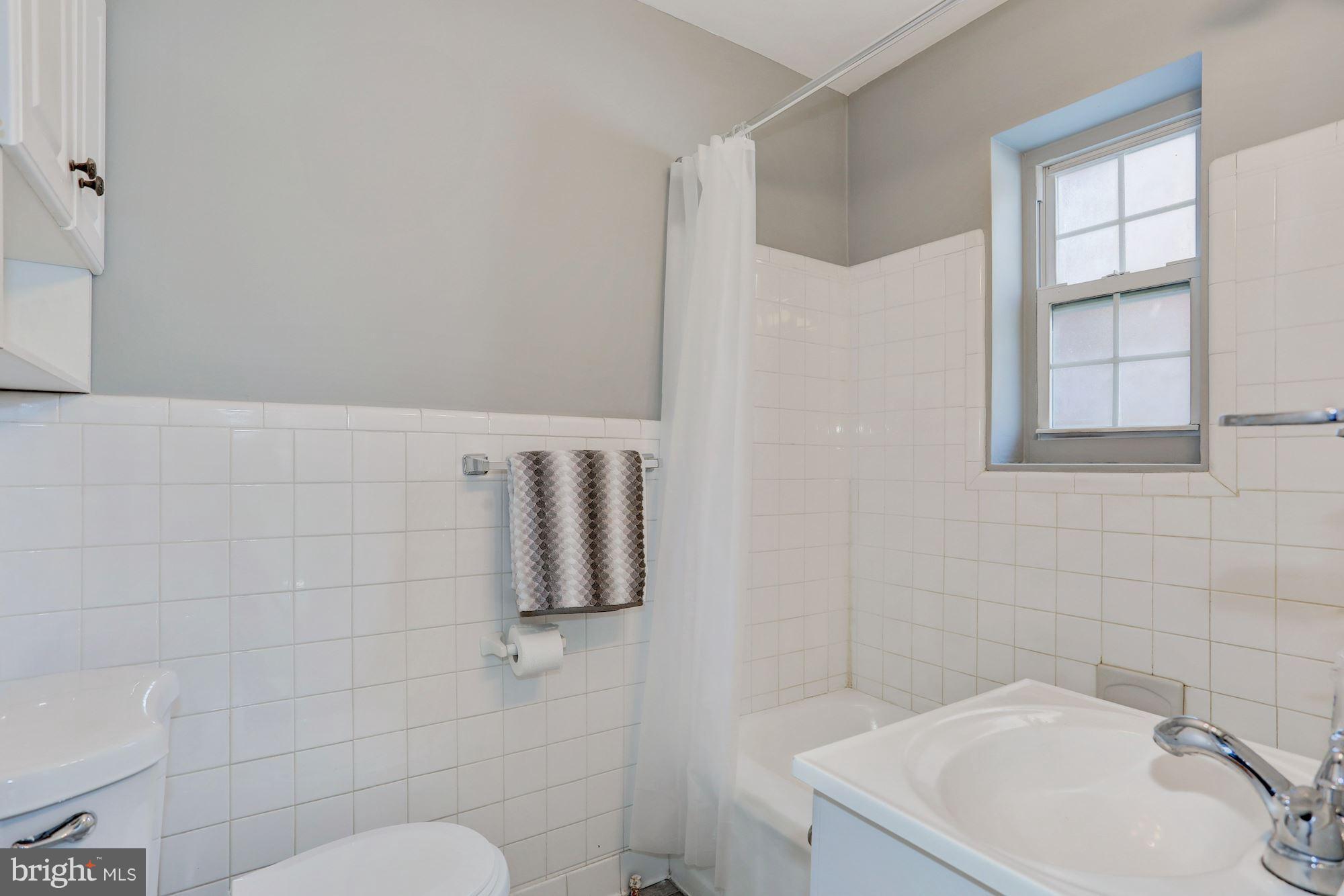 5310 8th Road South, Unit 1 Arlington, VA 22204 - Photo 20 of 25 Bath
