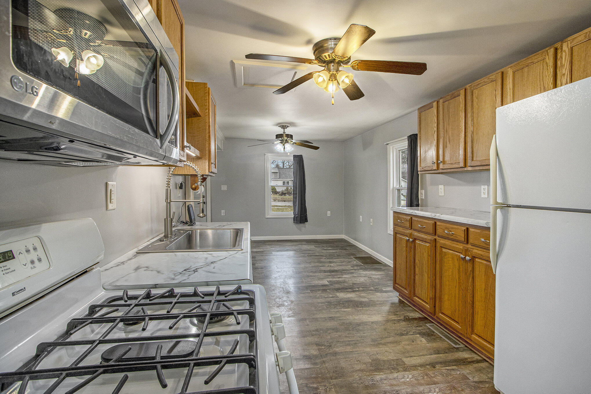 633 South Hooker Avenue Three Rivers, MI 49093 - Photo 11 of 18 011_633shooker_8