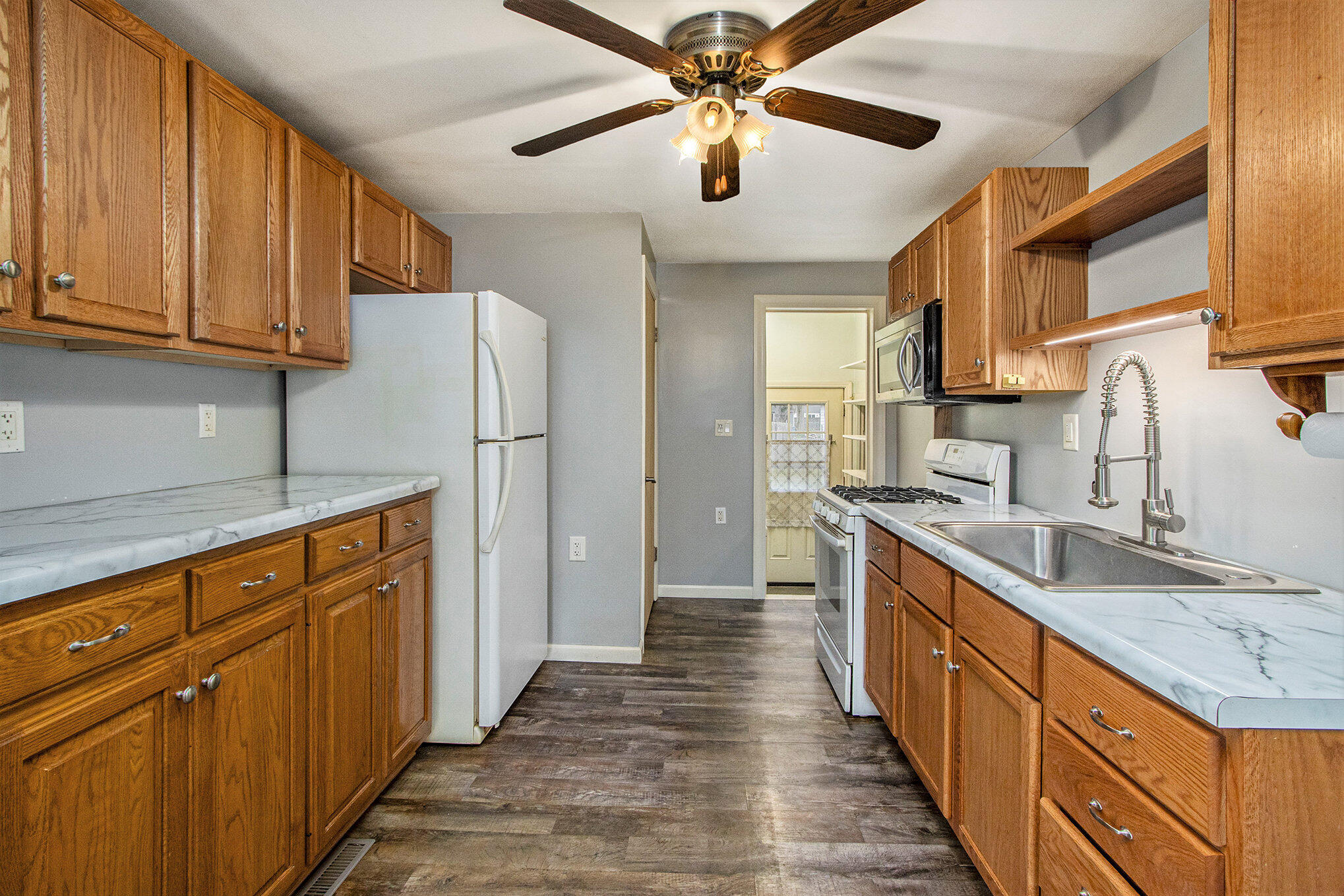 633 South Hooker Avenue Three Rivers, MI 49093 - Photo 10 of 18 010_633shooker_12